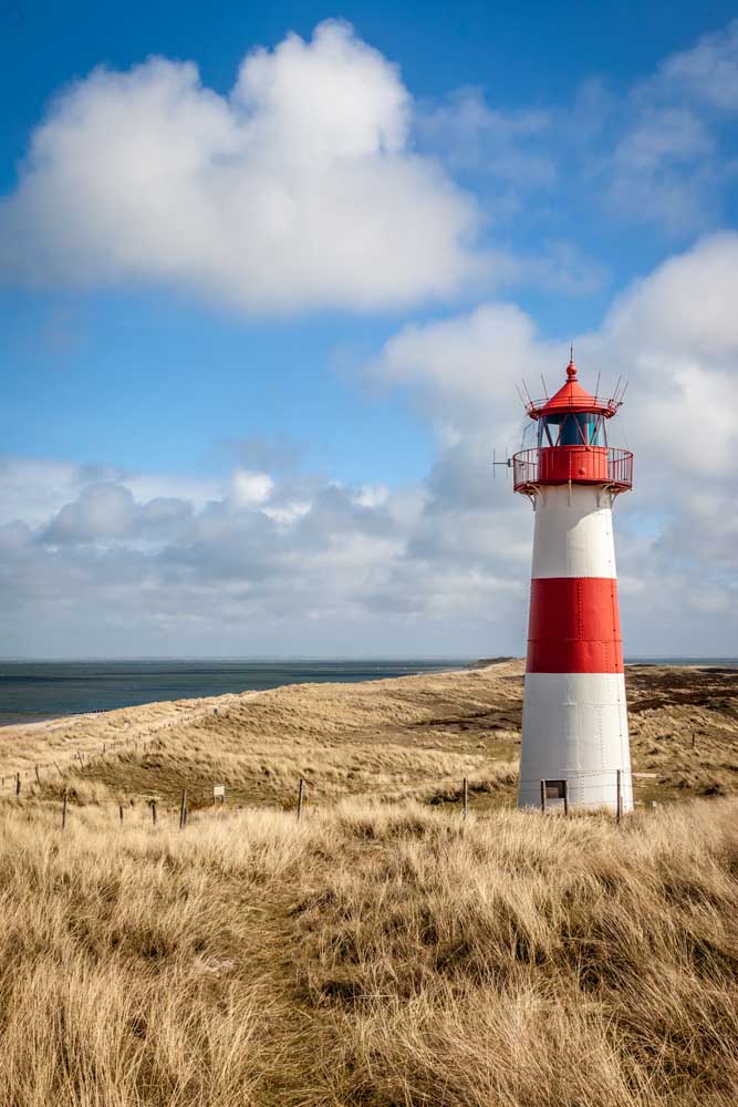 List-Ost lighthouse in the dunes on the Elbow Peninsula a Christian Müringer