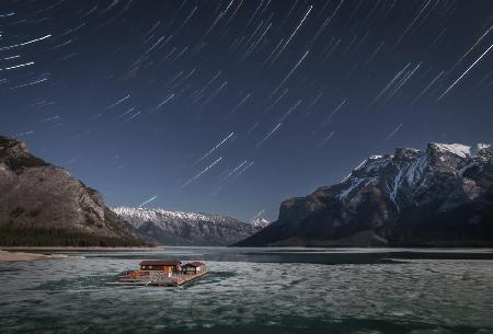 lake minnewanka