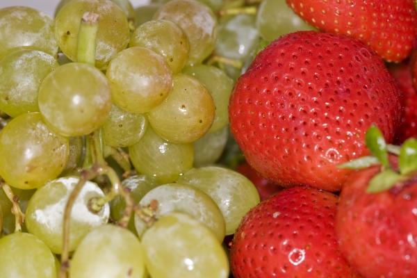 Weintrauben und Erdbeeren a Claudia Reitmeier