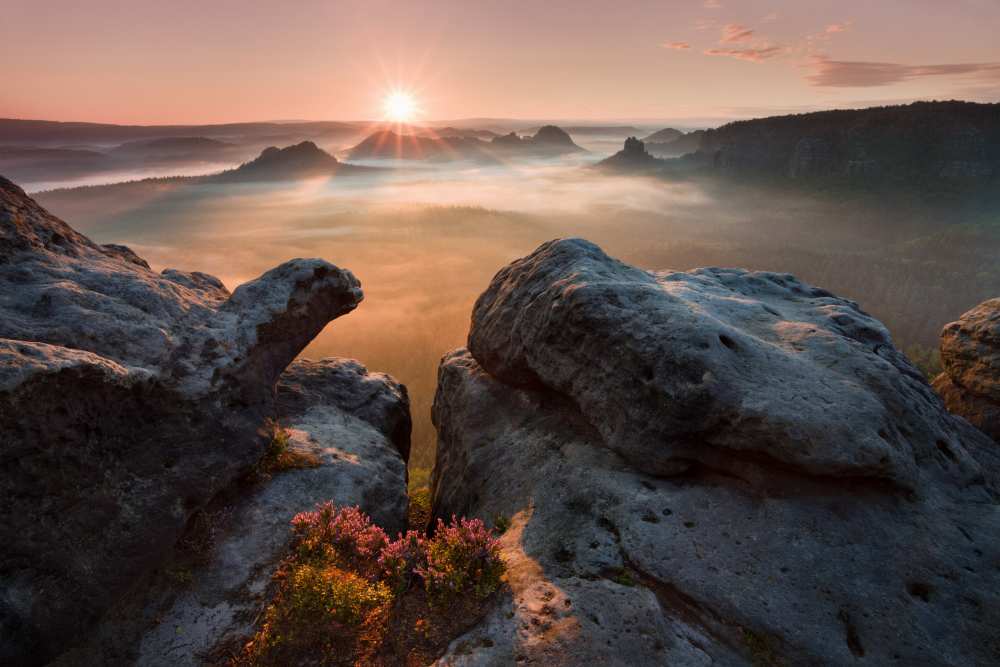 Sunrise on the rocks a Daniel Rericha