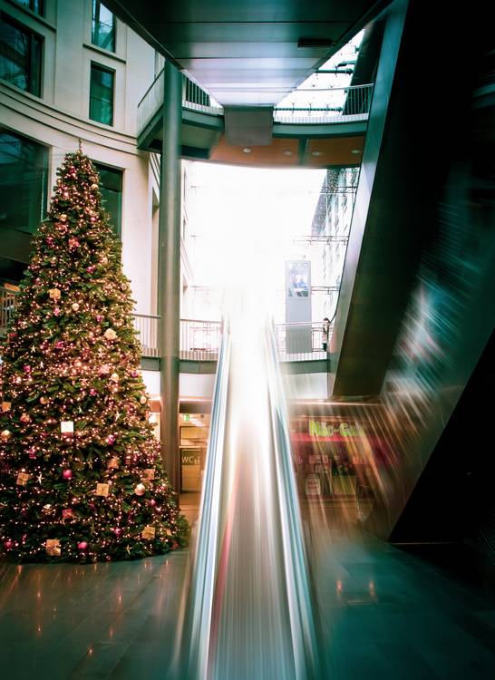 Rolltreppe und Weihnachtsbaum.jpg (11433 KB)  a Dennis Wetzel