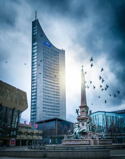 Panorama Tower City Hochhaus Leipzig im Sonnenschein und Wolken.jpg (21002 KB) 