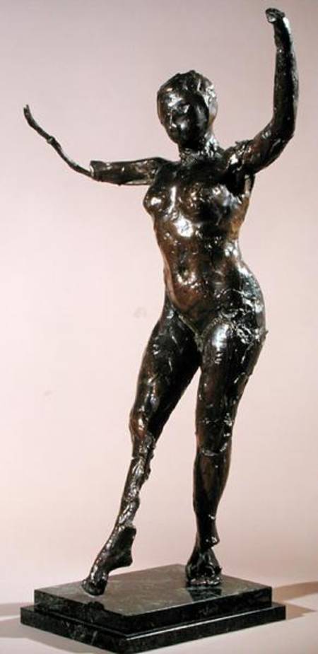 Dancer moving forward, arms raised, right leg forward a Edgar Degas