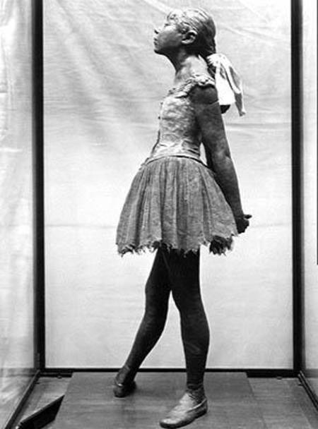 Little Dancer, Aged 14 (polychrome bronze, muslin, satin and wood base) a Edgar Degas