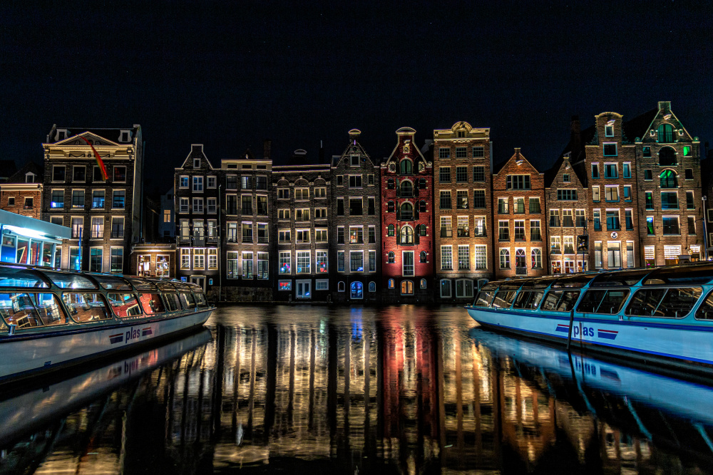 &quot;Dancing Houses&quot; on the Damrak Canal in Amsterdam a Eduardo Mosqueira Rey