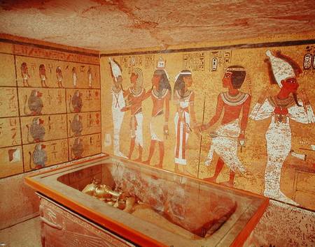 The burial chamber in the Tomb of Tutankhamun, New Kingdom a Egizi