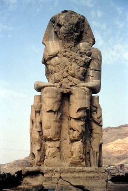 One of the Colossi of Memnon, statues of Amenhotep III a Egizi