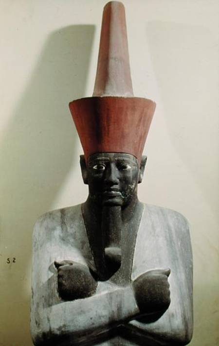 Detail of a statue of Mentuhotep II, enthroned and wearing the red crown of Lower Egypt, taken from a Egizi