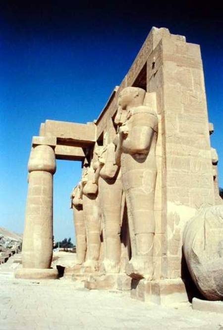 Osiride figures of Ramesses II (1279-1213 BC) flanking the Second Court, New Kingdom a Egizi