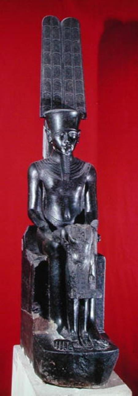 Seated statue of the god Amon protecting Tutankhamun, New Kingdom a Egizi
