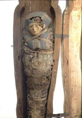 Sarcophagus and mummified body of Psametik I (664-610 BC) Late Period