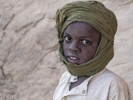 gazes at Ennedi desert, Tchad