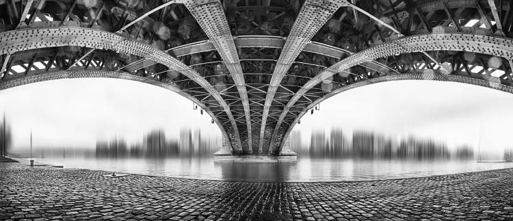 Under The Iron Bridge a EM-Photographies