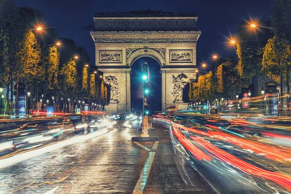 Champs-Elysees By Night a emmanuel charlat