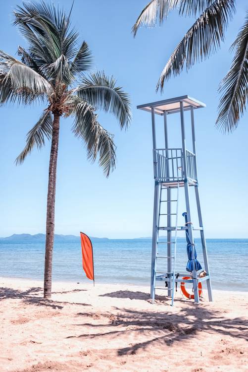 Lifeguard Stand on the beach a emmanuel charlat