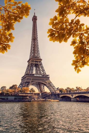 Eiffel Tower In autumn