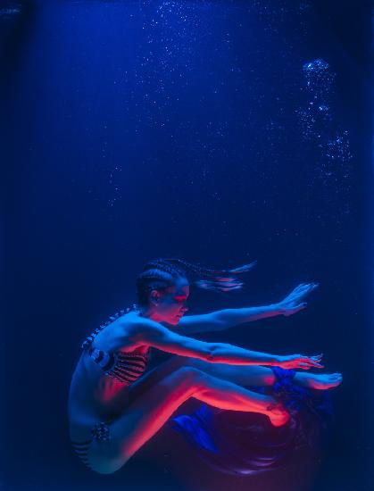 underwater artistic portrait shooting