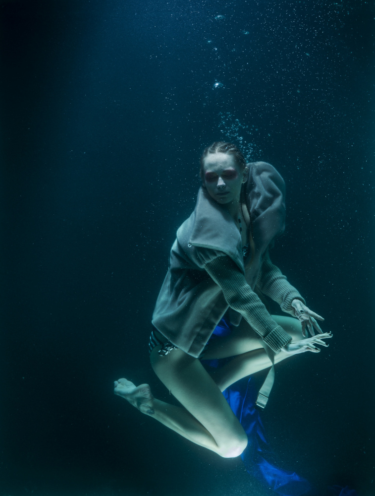 underwater artistic portrait shooting a engin akyurt