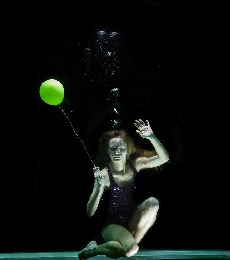 underwater artistic portrait shooting