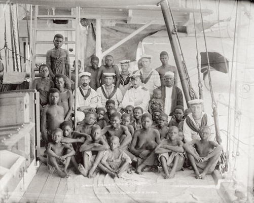 33 captured slaves on board a ship (albumen print) a Scuola Inglese