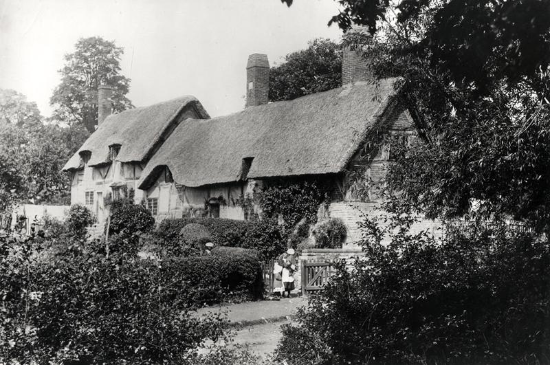 Anne Hathaway''s cottage (b/w photo)  a Scuola Inglese