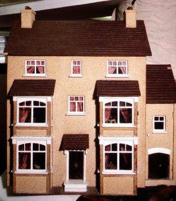 Exterior of a home-made doll's house, 1926 (mixed media) a English School, (20th century)