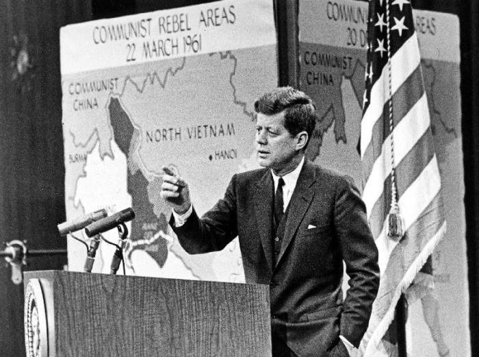 Dall'inizio della sua amministrazione, il presidente americano John Kennedy ha tenuto conferenze sta a English Photographer, (20th century)
