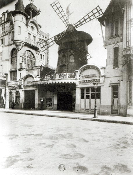 The Moulin Rouge in Paris, 1921 (b/w photo)  a Eugene Atget