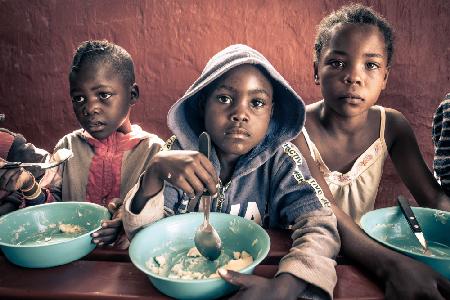 Himba kids at Lunch