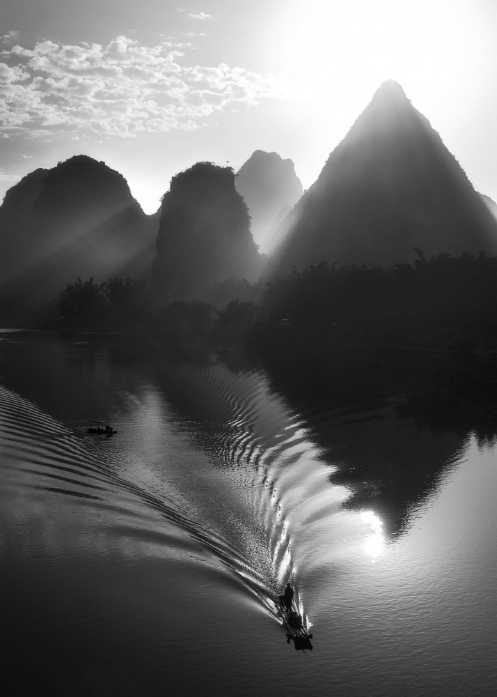 Fisherman at sunrise a Fabrizio Massetti