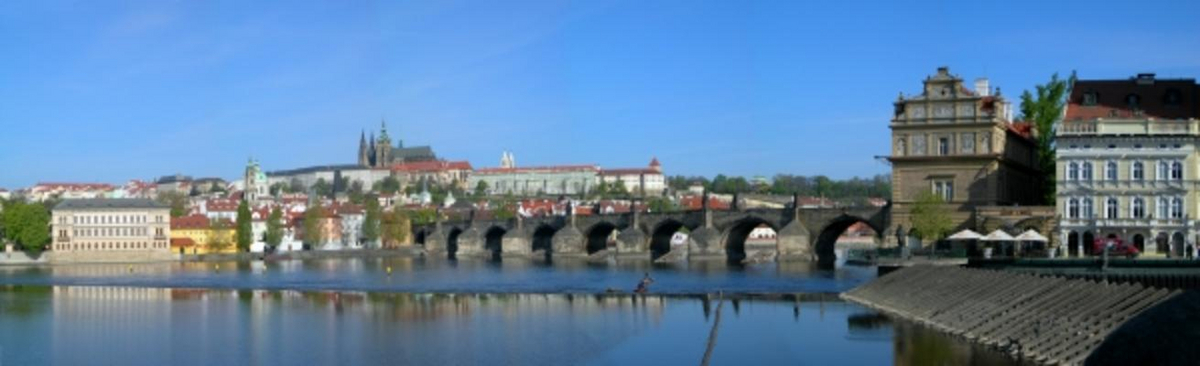 Prague castle and Charles bridge a Filip Fuxa