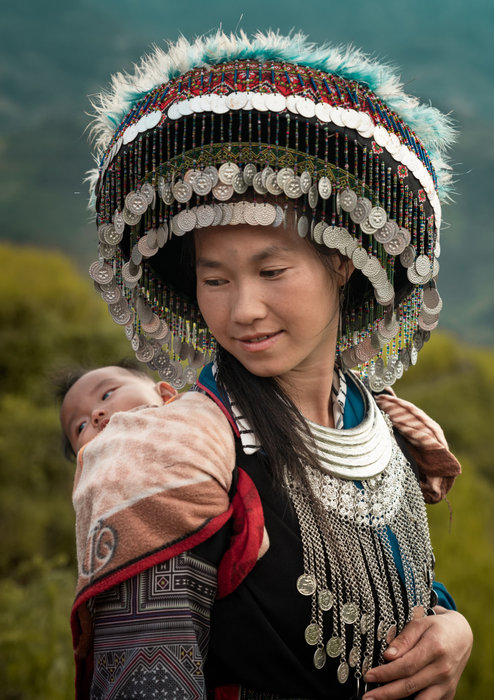 Hmong Woman a Fira Mikael