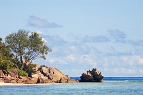 granite rocks of praslin