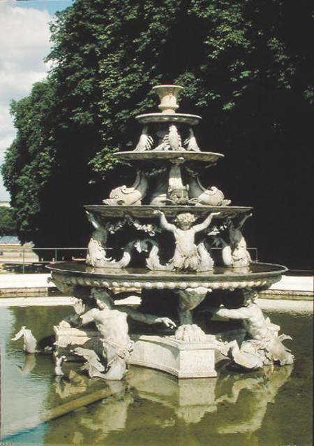 Fontaine de la Pyramide a Francois Girardon