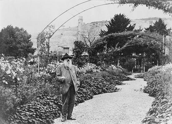 Claude Monet (1841-1926) in his garden at Giverny, c.1925 (b/w photo) a French Photographer, (20th century)