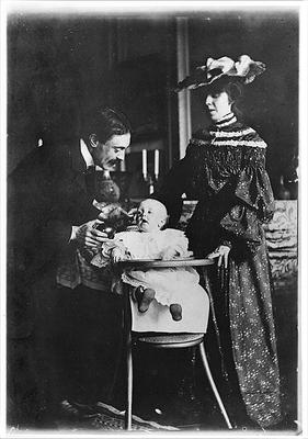 Paul Valery (1871-1945) his wife Jeannie Gobillard (1877-1970) and their child, 1904 (b/w photo) a French Photographer, (20th century)