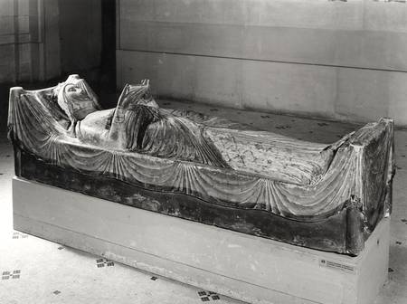 Effigy of Eleanor of Aquitaine (c.1122-1204) Queen of France, then of England a Scuola Francese