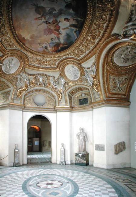 View of the Mars Rotunda with stucco figures by Michel Anguier (1612-86) (photo) a Scuola Francese