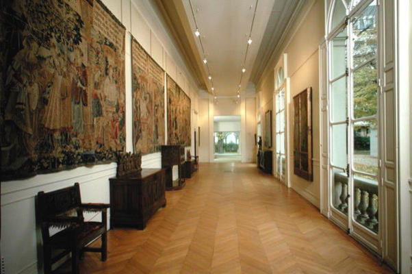 View of the gallery on the ground floor, 18th-19th century (photo) a Scuola Francese