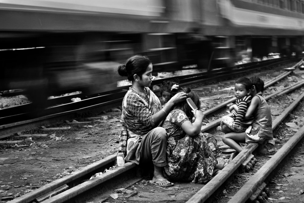 Slum on the railway a Garik