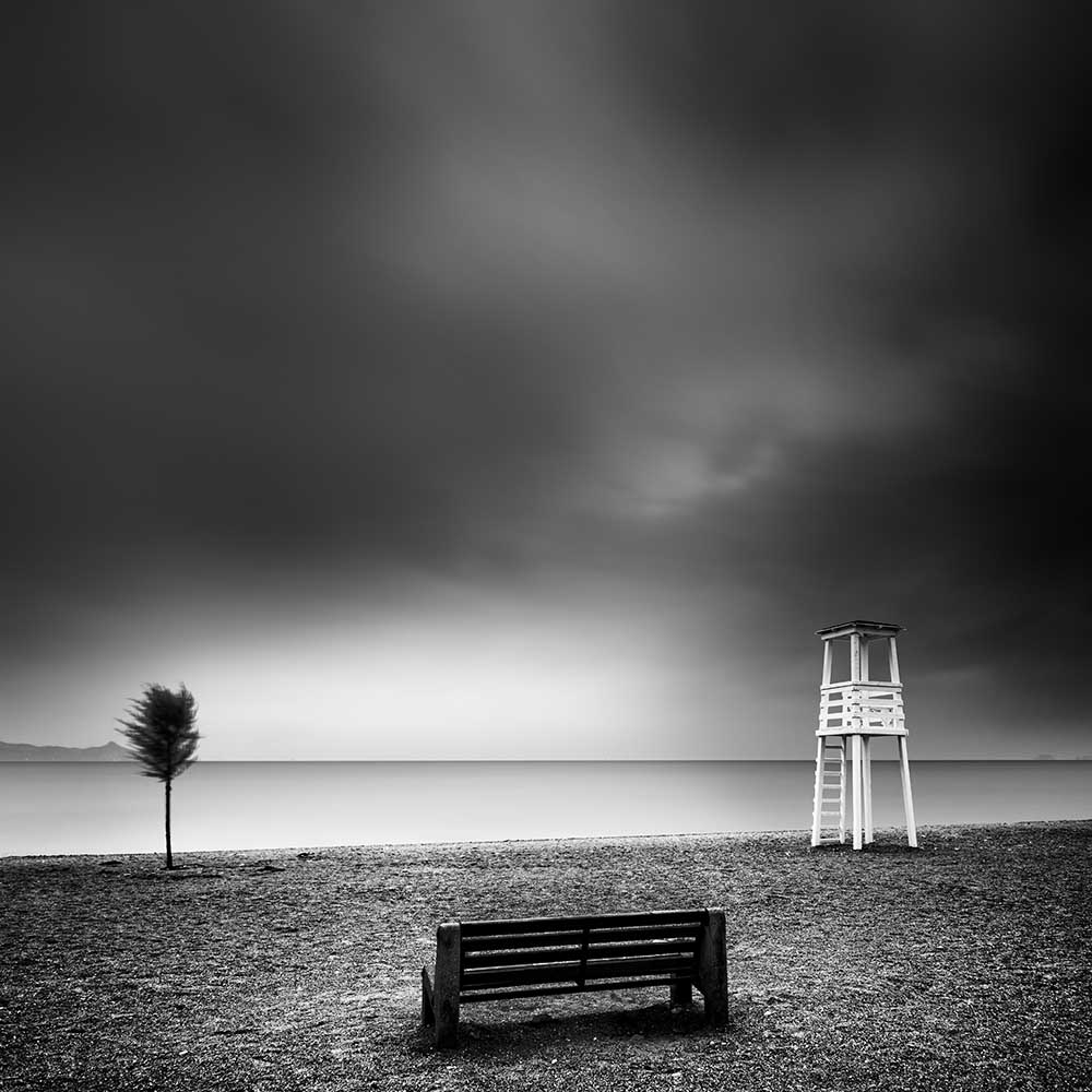 Bench on the Beach a George Digalakis