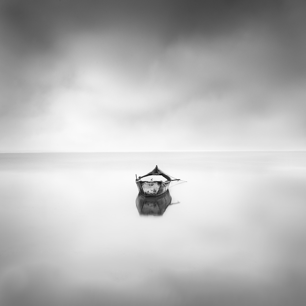 Lonely boat a George Digalakis