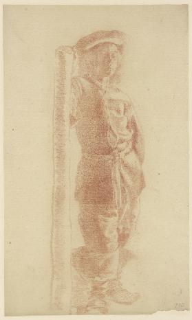 Junger Mann, an einem Pfosten stehend