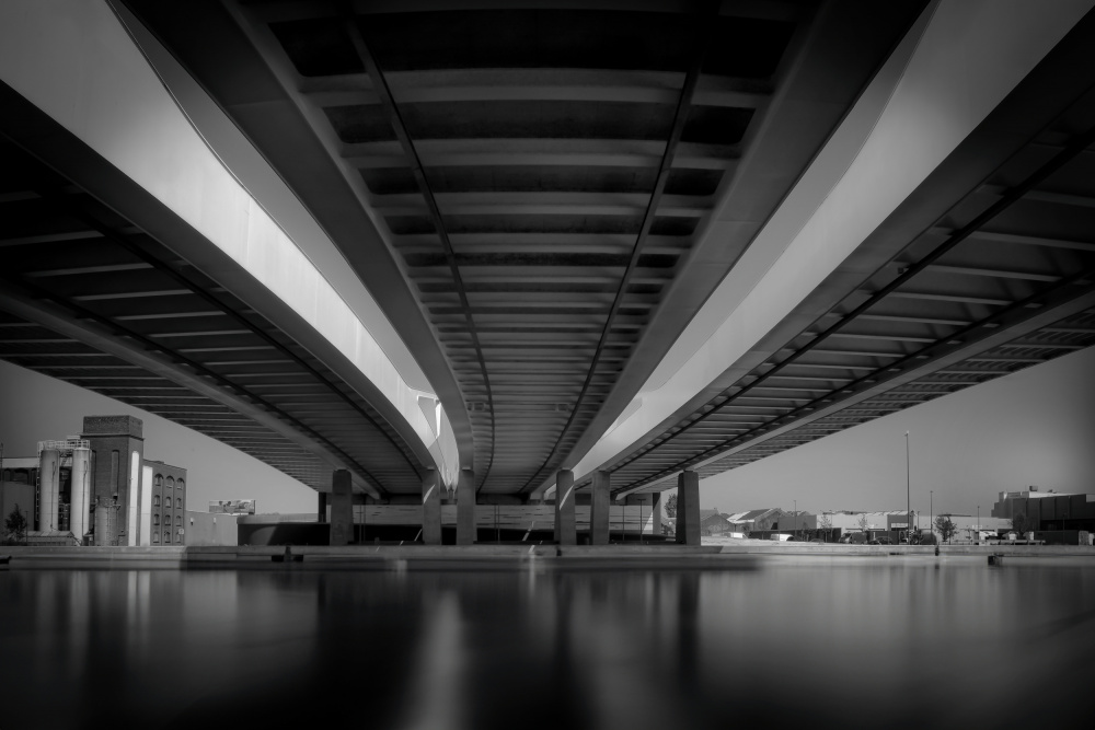 Under the Bridge a Gerard Valckx