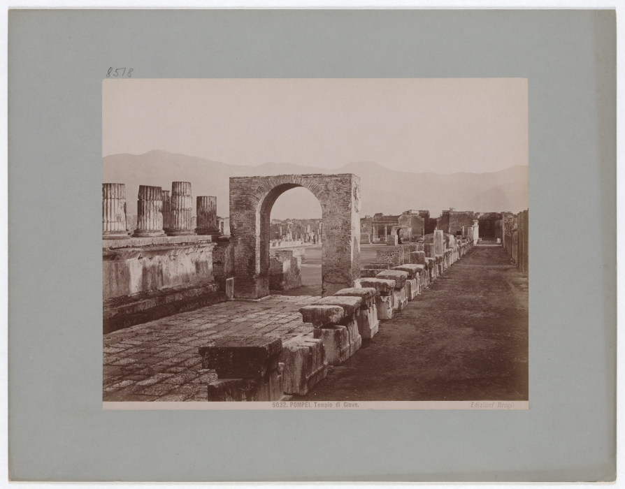 Pompeii: Temple of Jupiter, No. 5032 a Giacomo Brogi