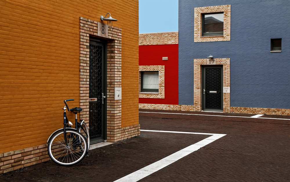 colored facades a Gilbert Claes