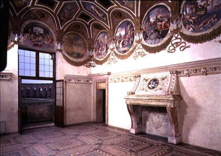 View of the Camera dei Venti, showing the stucco fireplace and frieze with zodiac roundels above a Giulio Romano