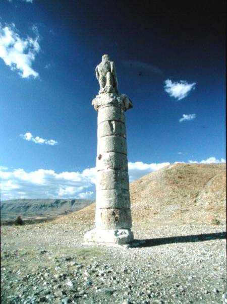 Column with an eagle (photo) a Greci Greci