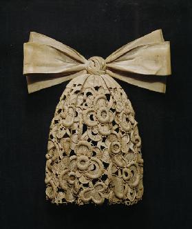 Woodcarving of a cravat