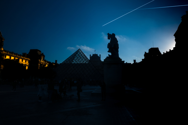 Shadows of the Louvre a Guilherme Pontes